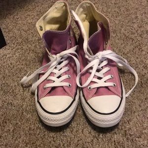 8.5, pink high top converse. Never worn.
